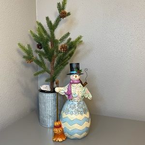 JIM SHORE Heartwood Creek Regal Snowman with Broom Christmas Figurine